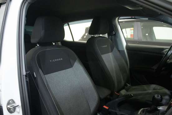 VOLKSWAGEN-T-CROSS-2024
