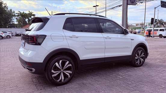 VOLKSWAGEN-T-CROSS-2021