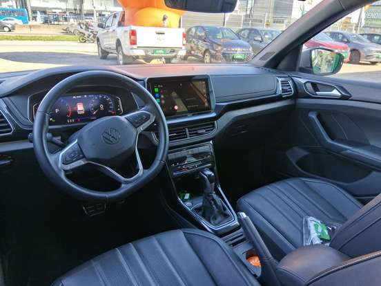 VOLKSWAGEN-T-CROSS-2025