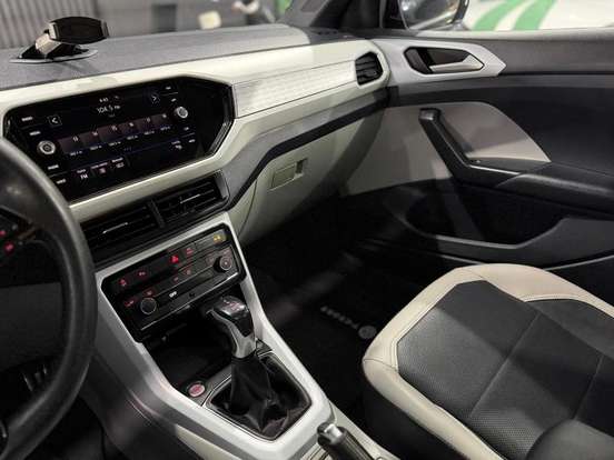 VOLKSWAGEN-T-CROSS-2019