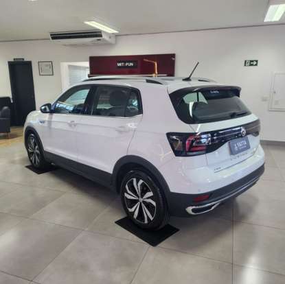 VOLKSWAGEN-T-CROSS-2021