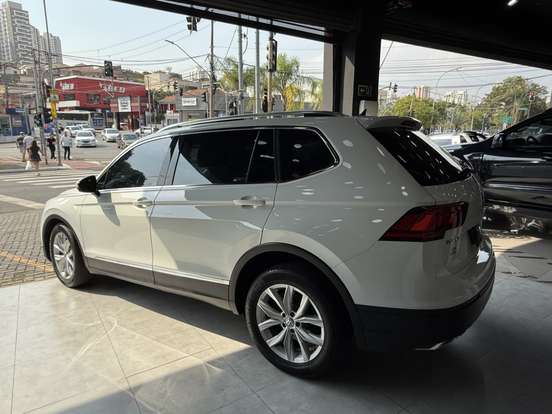 VOLKSWAGEN-TIGUAN-2018