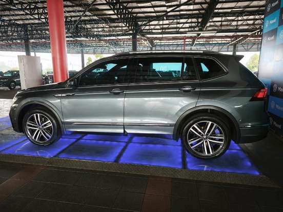VOLKSWAGEN-TIGUAN-2.0 300 TSI GASOLINA ALLSPACE R-LINE AUTOMÁTICO VOLKSWAGEN-TIGUAN-2023