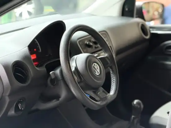 VOLKSWAGEN-UP-2016