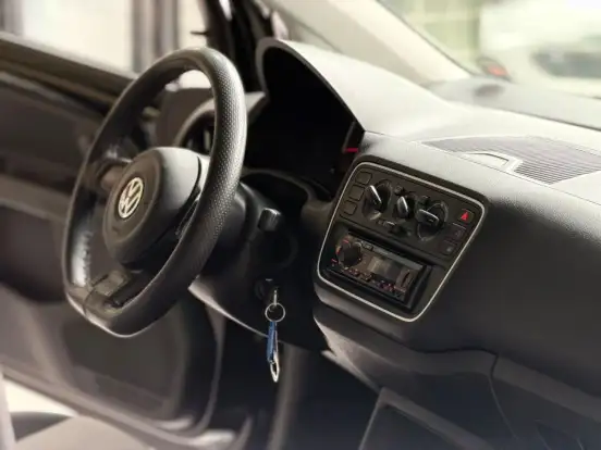 VOLKSWAGEN-UP-2016