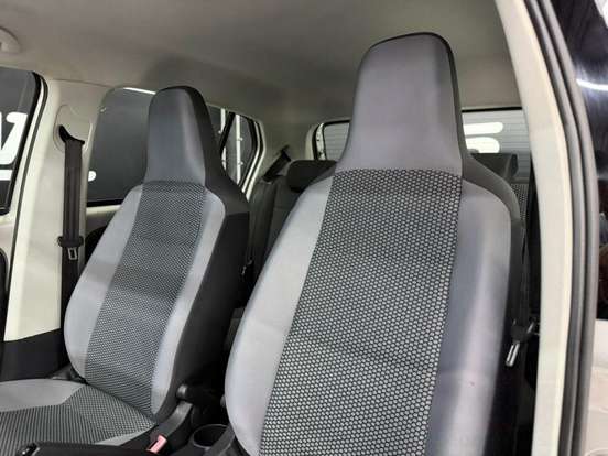 VOLKSWAGEN-UP-2017