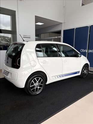 VOLKSWAGEN-UP-2016