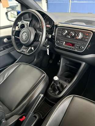 VOLKSWAGEN-UP-2016