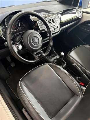 VOLKSWAGEN-UP-2016
