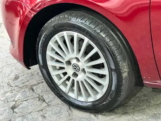 VOLKSWAGEN-VOYAGE-2013