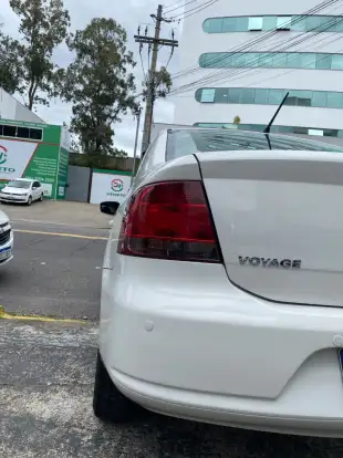 VOLKSWAGEN-VOYAGE-2012