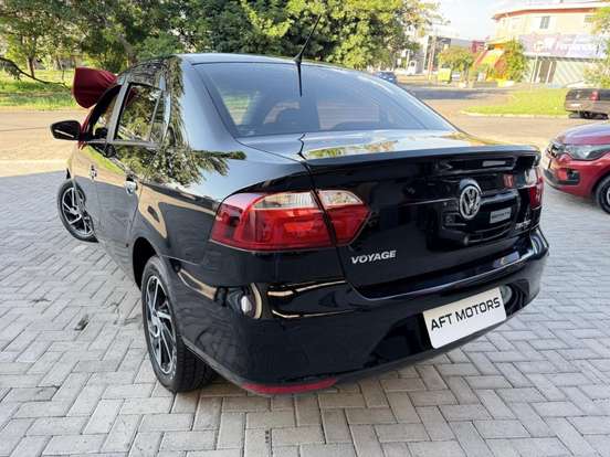 VOLKSWAGEN-VOYAGE-2014