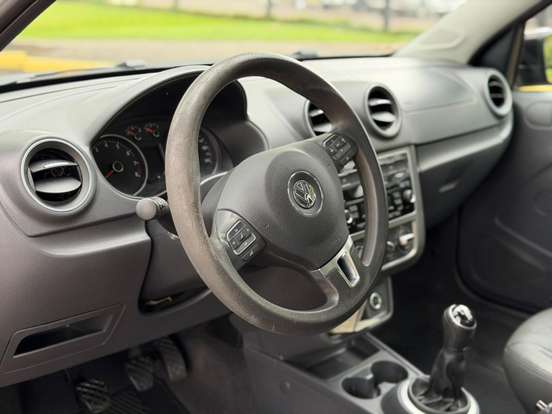 VOLKSWAGEN-VOYAGE-2013