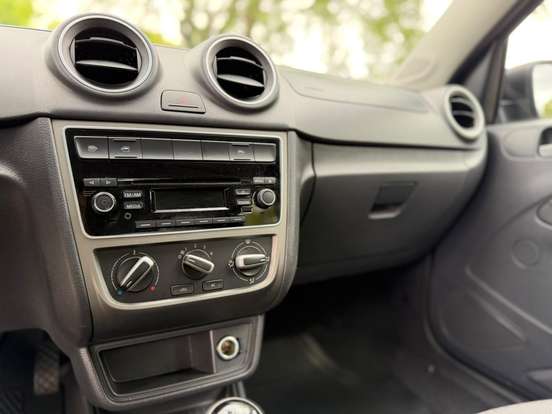 VOLKSWAGEN-VOYAGE-2013