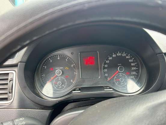 VOLKSWAGEN-FOX-2012