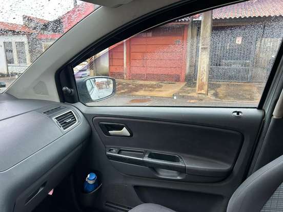 VOLKSWAGEN-FOX-2012