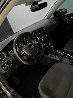 VOLKSWAGEN-GOLF-2017