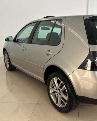 VOLKSWAGEN-GOLF-2011
