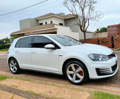 VOLKSWAGEN-GOLF-2015