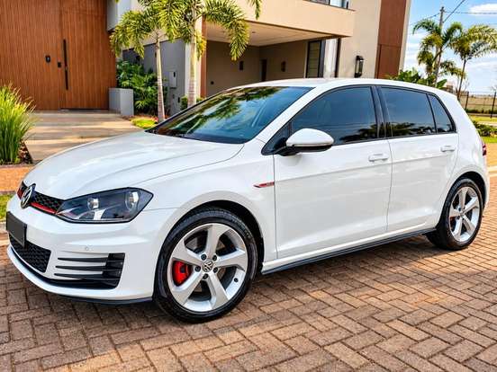 VOLKSWAGEN-GOLF-2015
