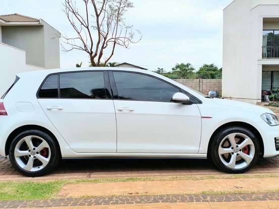 VOLKSWAGEN-GOLF-2.0 TSI GTI 16V TURBO GASOLINA 4P AUTOMÁTICO VOLKSWAGEN-GOLF-2015