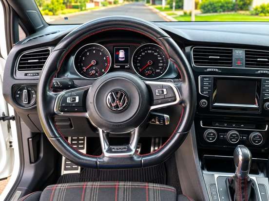 VOLKSWAGEN-GOLF-2.0 TSI GTI 16V TURBO GASOLINA 4P AUTOMÁTICO VOLKSWAGEN-GOLF-2015