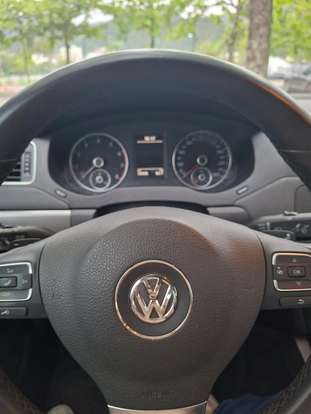 VOLKSWAGEN-JETTA-2012