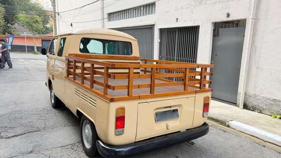 VOLKSWAGEN-KOMBI-1982