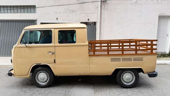 VOLKSWAGEN-KOMBI-1982