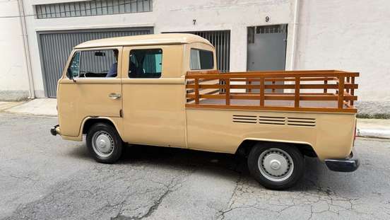 VOLKSWAGEN-KOMBI-1982