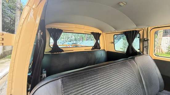 VOLKSWAGEN-KOMBI-1982