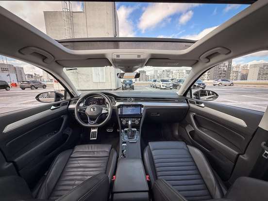 VOLKSWAGEN-PASSAT-2018