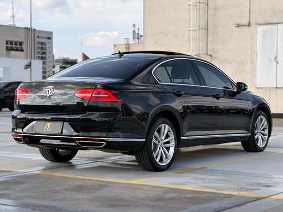 VOLKSWAGEN-PASSAT-2018