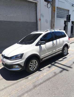 VOLKSWAGEN-SPACE CROSS-2015