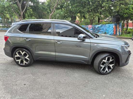 VOLKSWAGEN-TAOS-2025