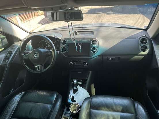 VOLKSWAGEN-TIGUAN-2011
