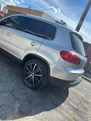 VOLKSWAGEN-TIGUAN-2011