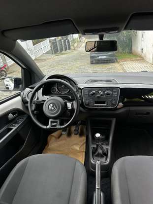 VOLKSWAGEN-UP-2016