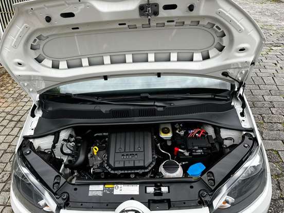 VOLKSWAGEN-UP-2016