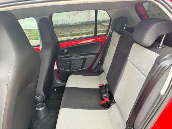 VOLKSWAGEN-UP-2015
