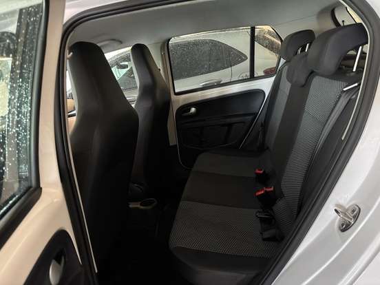 VOLKSWAGEN-UP-2016
