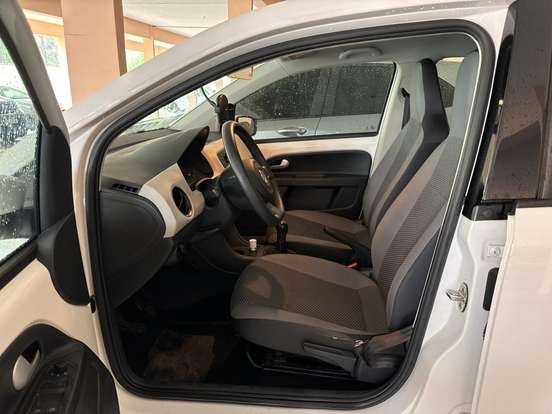 VOLKSWAGEN-UP-2016