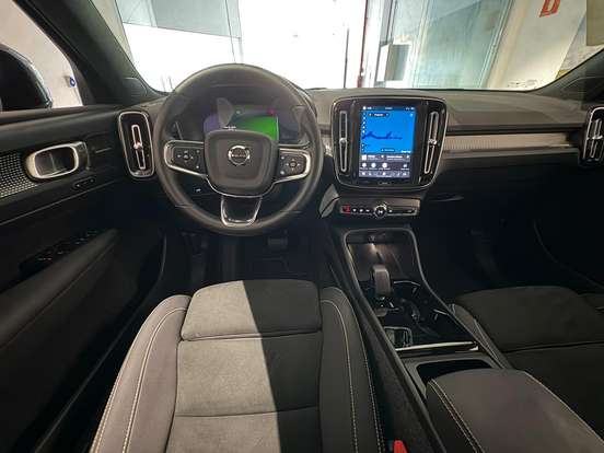 VOLVO-EC40-P8 RECHARGE TWIN ELECTRIC ULTRA BLACK EDITION AWD VOLVO-EC40-2025