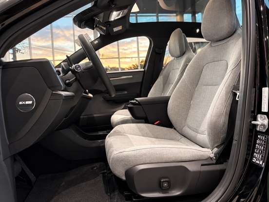 VOLVO-EX30-2024
