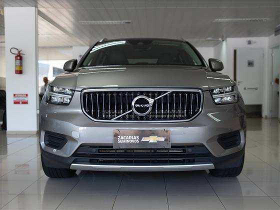 VOLVO XC40 1.5 T5 RECHARGE MOMENTUM GEARTRONIC