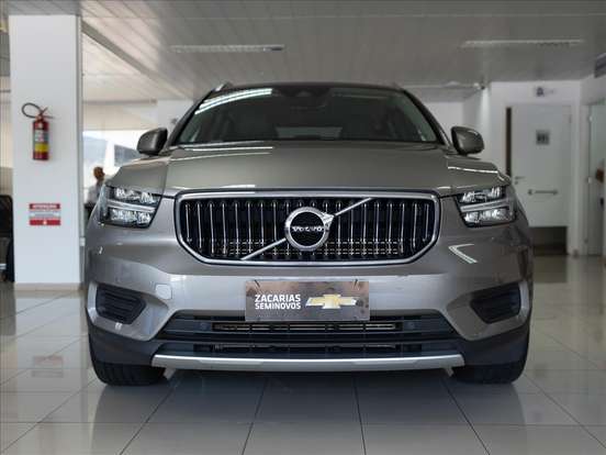 VOLVO-XC40-2021