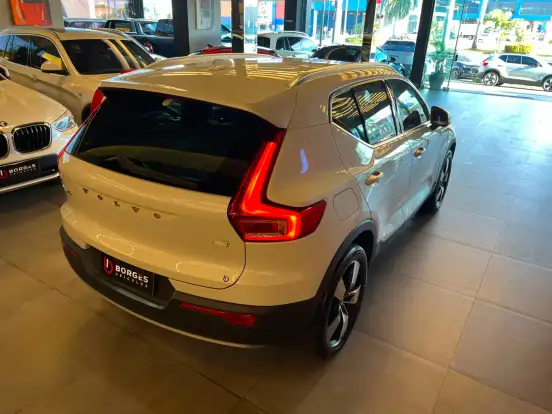 VOLVO-XC40-2020