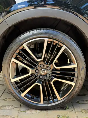 VOLVO-XC40-2019