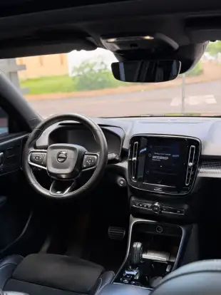 VOLVO-XC40-2019