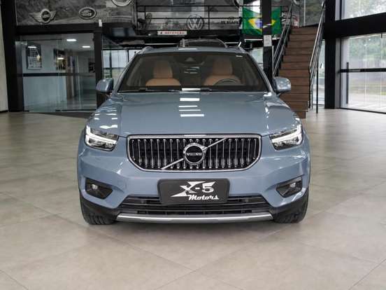 VOLVO-XC40-2020